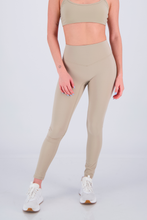 Cargar imagen en el visor de la galería, Inner Light Camel Leggings