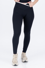 Cargar imagen en el visor de la galería, Align Black Leggings