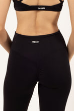 Cargar imagen en el visor de la galería, Sculpt Scrunch Black Leggings
