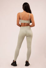 Cargar imagen en el visor de la galería, Twist Pocket Green Leggings
