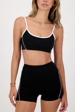 Cargar imagen en el visor de la galería, Contrast True Black Top