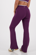 Cargar imagen en el visor de la galería, Align Wine Plum Flare Pants