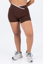 Cargar imagen en el visor de la galería, Align Milk Chocolate Short