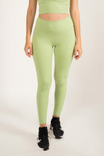 Cargar imagen en el visor de la galería, Daylight Pistachio Green Leggings