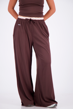 Cargar imagen en el visor de la galería, Polka Pink Flowy Pants