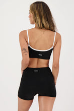 Cargar imagen en el visor de la galería, Contrast True Black Top