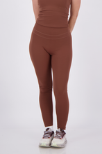 Cargar imagen en el visor de la galería, Nova Brownie Brown Leggings