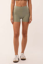 Cargar imagen en el visor de la galería, Ultimate Artichoke Green Short