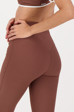 Cargar imagen en el visor de la galería, Ribbed Chai Brown Leggings
