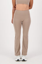 Cargar imagen en el visor de la galería, Contrast Taupe Brown Flare Pants