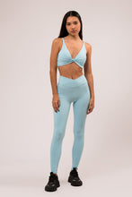 Cargar imagen en el visor de la galería, Twist Pocket Blue Leggings