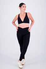 Cargar imagen en el visor de la galería, Atelier Scrunch Moon Black Leggings