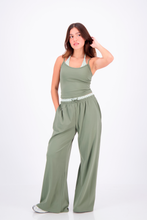 Cargar imagen en el visor de la galería, Polka Green Flowy Pants