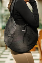 Cargar imagen en el visor de la galería, Lune Shoulder Bag