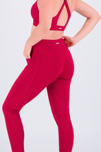 Cargar imagen en el visor de la galería, Atelier Scrunch Red Merlot Leggings