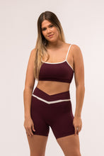 Cargar imagen en el visor de la galería, Compact Wine Carmine Short