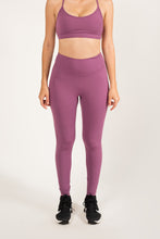 Cargar imagen en el visor de la galería, Sculpt Scrunch Purple Leggings