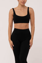 Cargar imagen en el visor de la galería, Ultimate Black Top