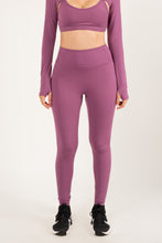 Cargar imagen en el visor de la galería, Sculpt Scrunch Purple Leggings