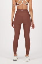 Cargar imagen en el visor de la galería, Ribbed Chai Brown Leggings