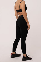 Cargar imagen en el visor de la galería, Ultimate Black Leggings