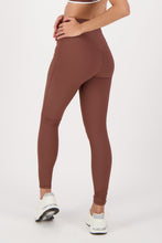 Cargar imagen en el visor de la galería, Ribbed Chai Brown Leggings