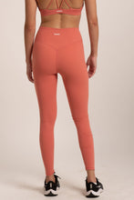 Cargar imagen en el visor de la galería, Fade Coral Salmon Leggings