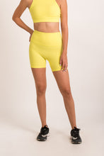 Cargar imagen en el visor de la galería, Wonder Cosmic Yellow Short