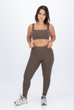 Cargar imagen en el visor de la galería, Form Cedar Brown Top