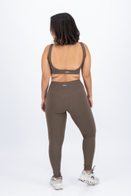 Cargar imagen en el visor de la galería, Form Cedar Brown Top