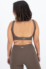 Cargar imagen en el visor de la galería, Form Cedar Brown Top