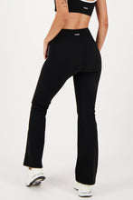 Cargar imagen en el visor de la galería, Contrast True Black Flare Pants