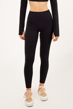 Cargar imagen en el visor de la galería, Sculpt Scrunch Black Leggings