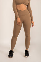 Cargar imagen en el visor de la galería, Adapt Peanut Leggings