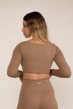 Cargar imagen en el visor de la galería, Adapt Long Sleeve Peanut Top