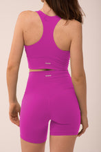 Cargar imagen en el visor de la galería, Solid Bright Magenta Short