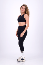 Cargar imagen en el visor de la galería, Solid Black Halter Top