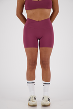 Cargar imagen en el visor de la galería, Ribbon Ruby Red Short
