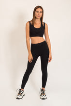 Cargar imagen en el visor de la galería, Essential Black Leggings