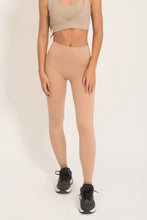 Cargar imagen en el visor de la galería, Essential Latte Leggings
