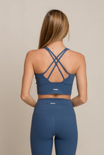 Cargar imagen en el visor de la galería, Solid Top Blue Yale