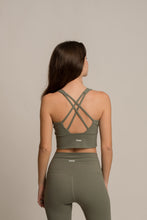 Cargar imagen en el visor de la galería, Solid Top Olive Sage