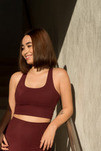 Cargar imagen en el visor de la galería, Solid Top Wine red