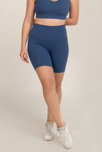Cargar imagen en el visor de la galería, Solid Blue Yale Short