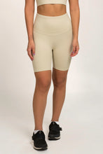 Cargar imagen en el visor de la galería, Active Pearl White Short