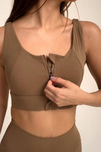 Cargar imagen en el visor de la galería, Impact Khaki Top