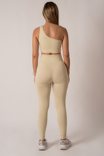 Cargar imagen en el visor de la galería, Ribbed Seamless Butter Cup Cream Leggings