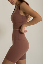 Cargar imagen en el visor de la galería, Solid Hot Cocoa Short