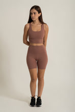 Cargar imagen en el visor de la galería, Solid Hot Cocoa Short