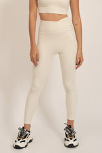 Cargar imagen en el visor de la galería, Track Ivory Cream Leggings